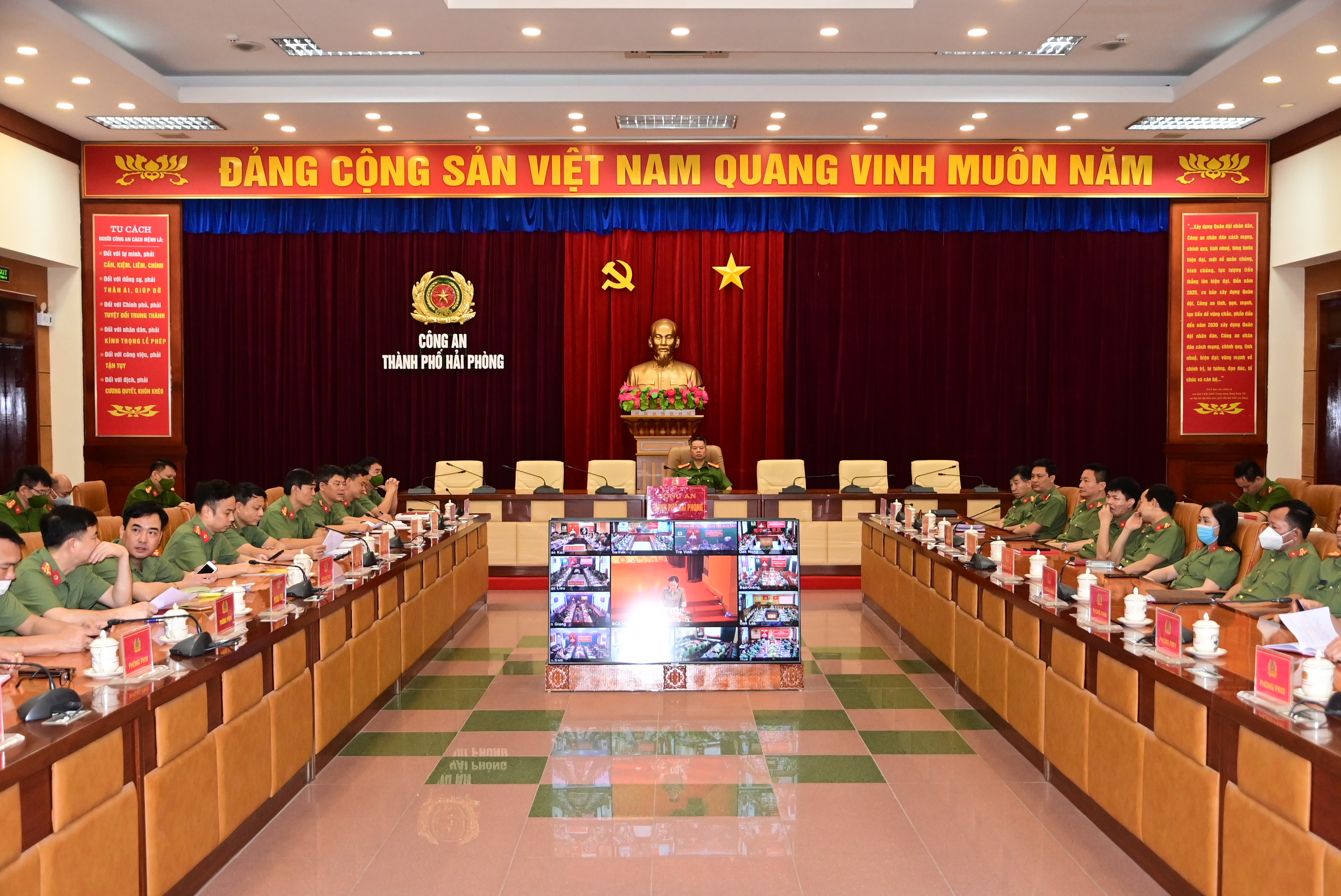 Công an nhân dân với việc thực hiện Nghị quyết Đại hội đại biểu toàn quốc lần thứ XIII của Đảng